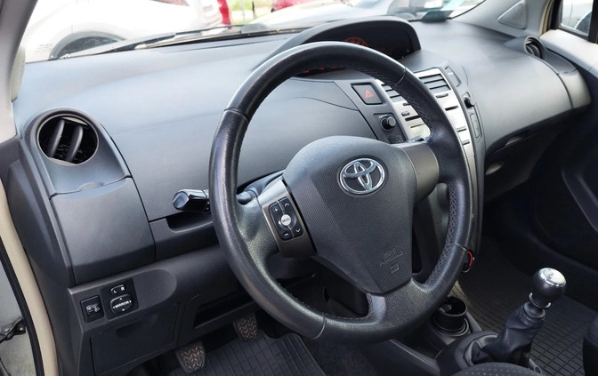 Toyota Yaris cena 23900 przebieg: 147326, rok produkcji 2010 z Rydułtowy małe 436